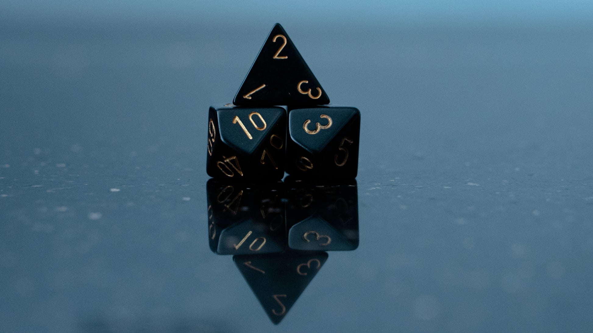 Image 2 of product Set de dés JDR : Opaque Noir/Or