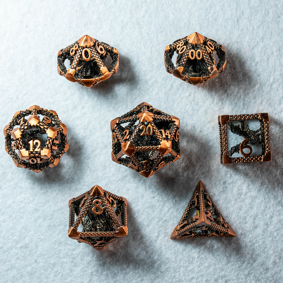 Cusdie Ensemble de dés en Métal, 7 Pcs dés en Métal DND, Ensemble de dés en Polyèdre Échelle de Dragon, pour Jeu de Rôle dés D&D MTG Pathfinder Cusdie Ensemble de dés en Métal, 7 Pcs dés en Métal DND, Ensemble de dés en Polyèdre Échelle de Dragon, pour Jeu de Rôle dés D&D MTG Pathfinder